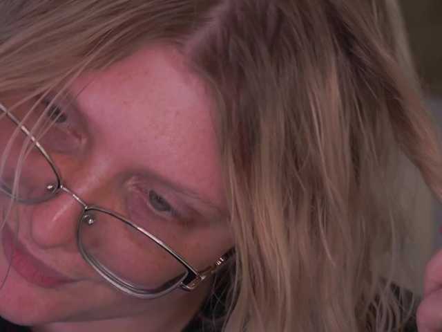 KiraKolobok live cam on BongaCams