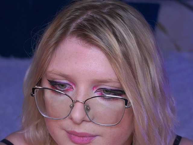 KiraKolobok live webcam show