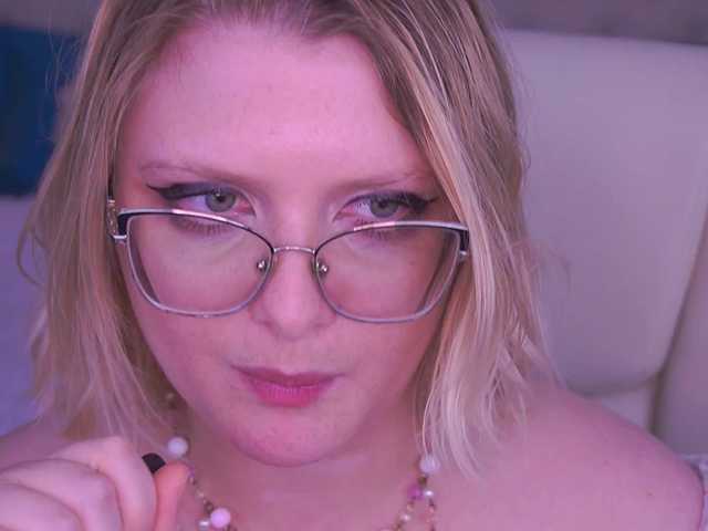 KiraKolobok live cam on BongaCams