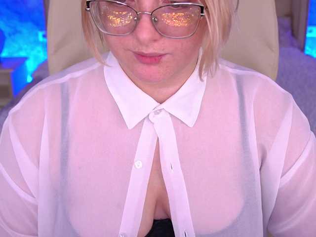 KiraKolobok live cam on BongaCams