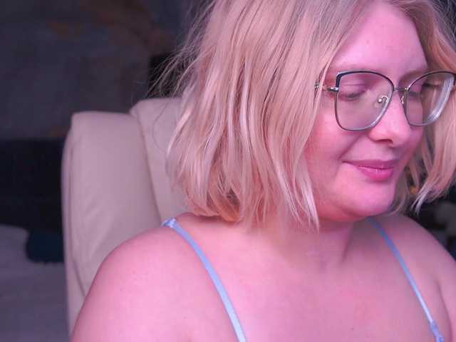 KiraKolobok live cam on BongaCams