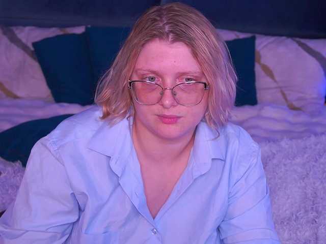 KiraKolobok live webcam show