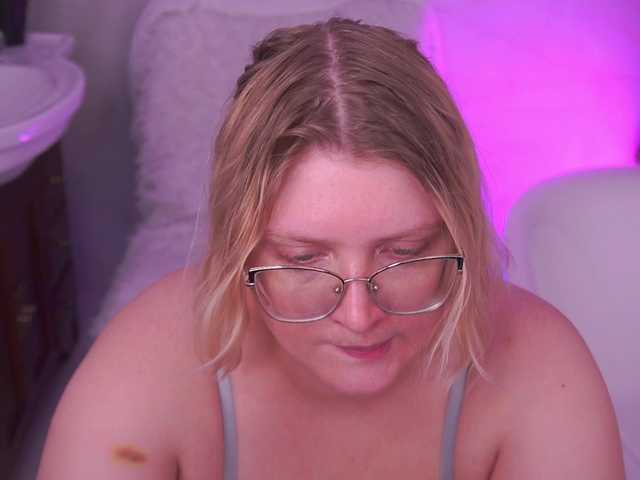 KiraKolobok live cam on BongaCams