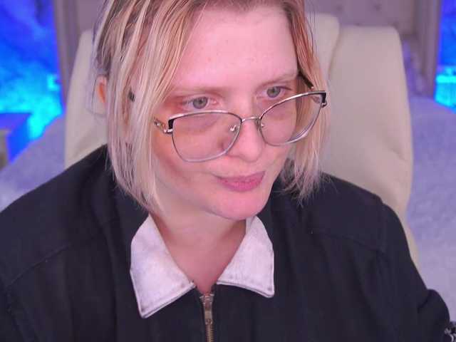 KiraKolobok live cam on BongaCams
