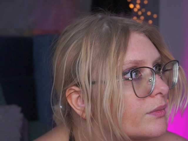 KiraKolobok live cam on BongaCams