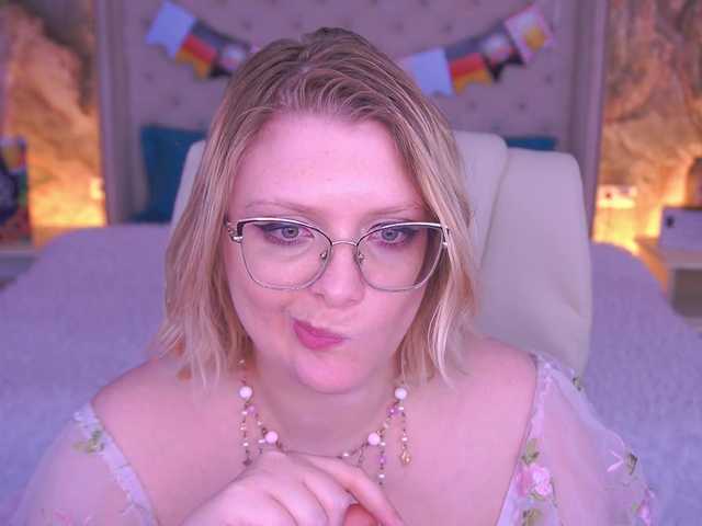 KiraKolobok — live female cam
