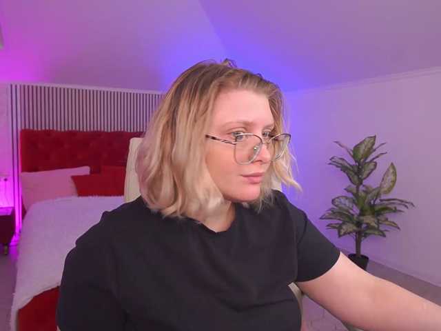 KiraKolobok live cam on BongaCams