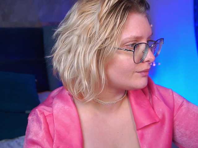 KiraKolobok live cam on BongaCams