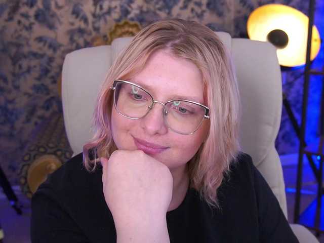 KiraKolobok live cam on BongaCams