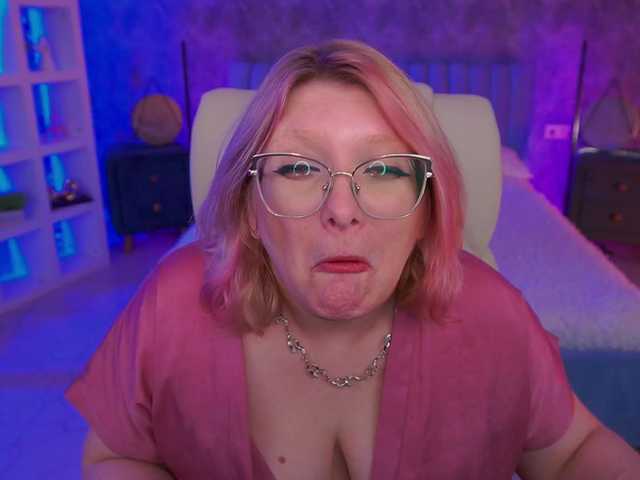KiraKolobok live cam on BongaCams