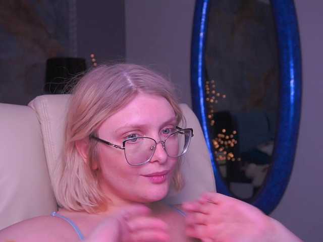 KiraKolobok live cam on BongaCams