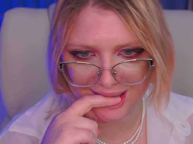 KiraKolobok live cam on BongaCams