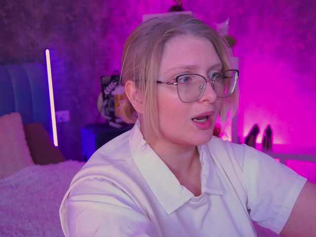 KiraKolobok live cam on BongaCams