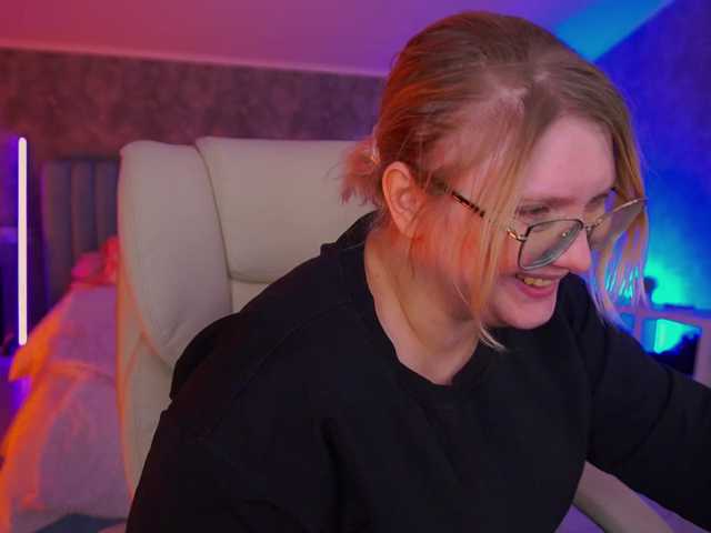 KiraKolobok live cam on BongaCams
