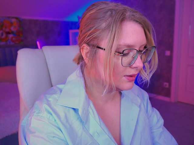 KiraKolobok live cam preview