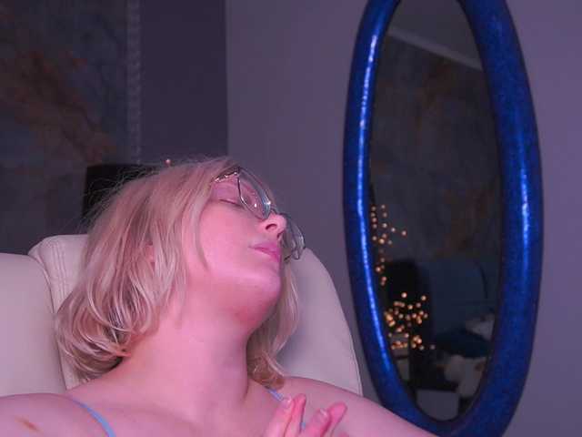 KiraKolobok live cam on BongaCams