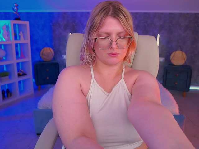 KiraKolobok live cam on BongaCams