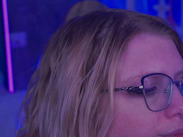 KiraKolobok live cam on BongaCams