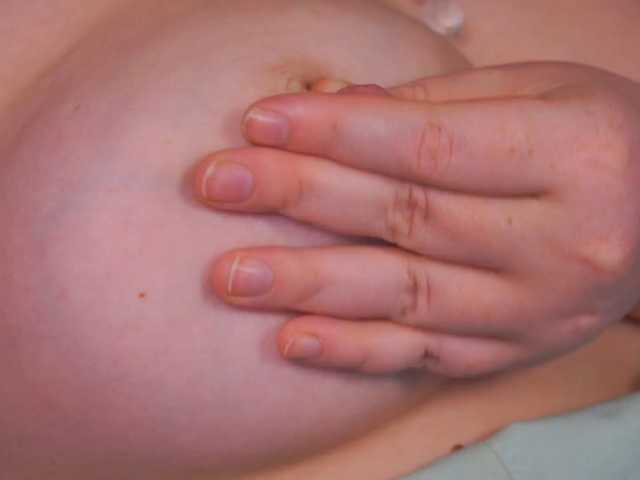 le modèle KiraKolobok est en webcam porno dans un show sur le site bongacams, il possède les tags suivants: White/Caucasian,Blonde,Hairy