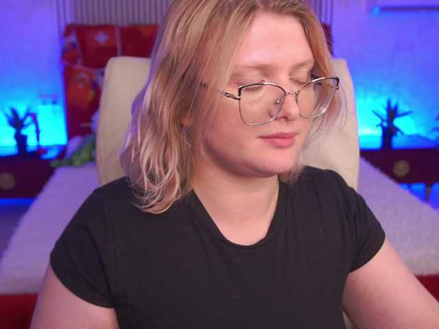 KiraKolobok live cam on BongaCams