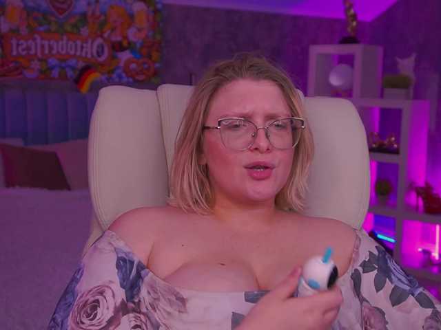 KiraKolobok live cam on BongaCams