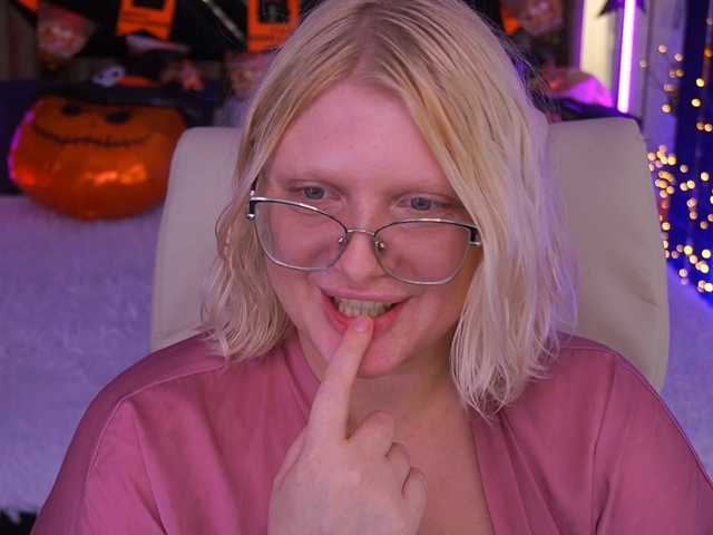 KiraKolobok live cam on BongaCams