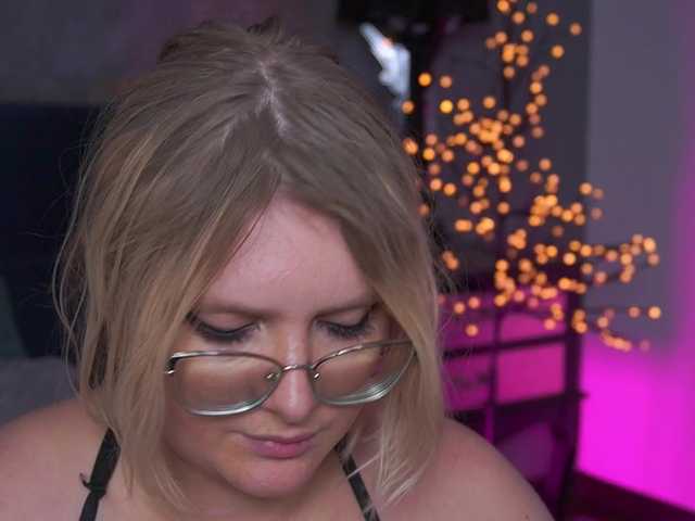 KiraKolobok live cam preview