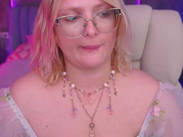 KiraKolobok live cam on BongaCams