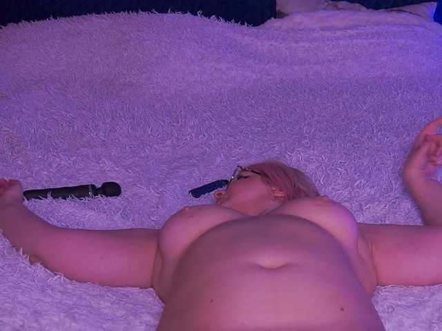 KiraKolobok live cam on BongaCams