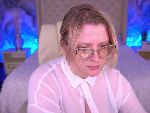 KiraKolobok live cam on BongaCams