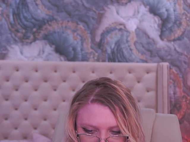 KiraKolobok live cam on BongaCams