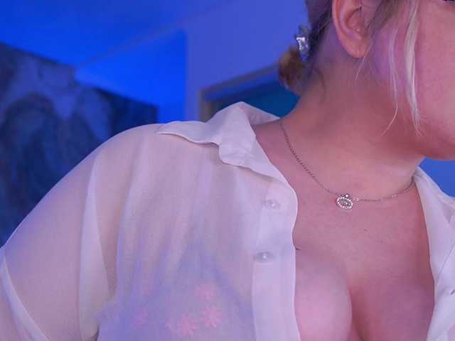 KiraKolobok live cam on BongaCams