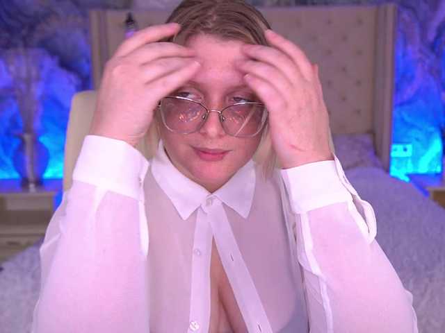KiraKolobok live cam on BongaCams