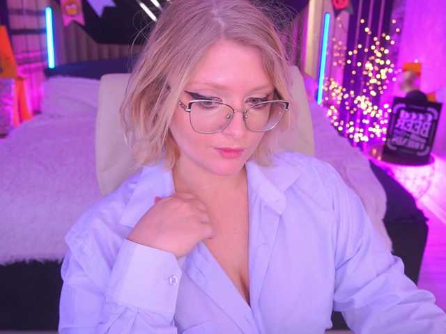 KiraKolobok live cam on BongaCams