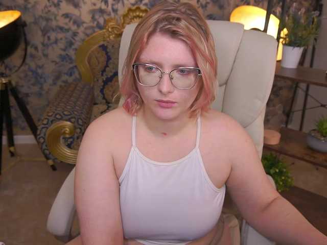 KiraKolobok live cam on BongaCams