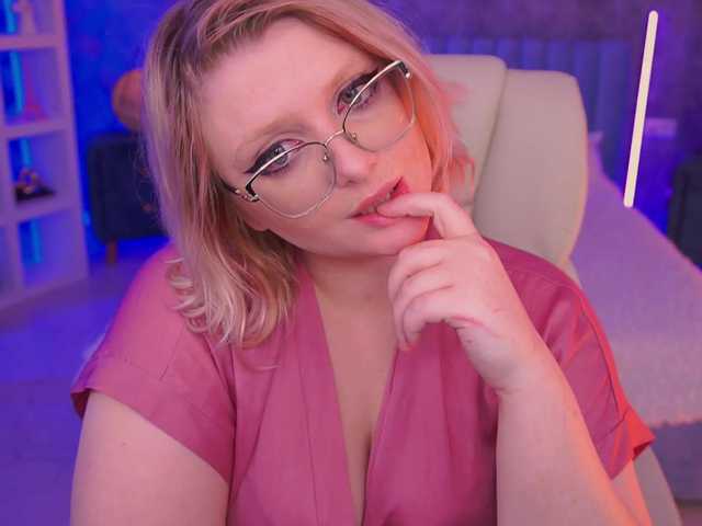 KiraKolobok live cam on BongaCams