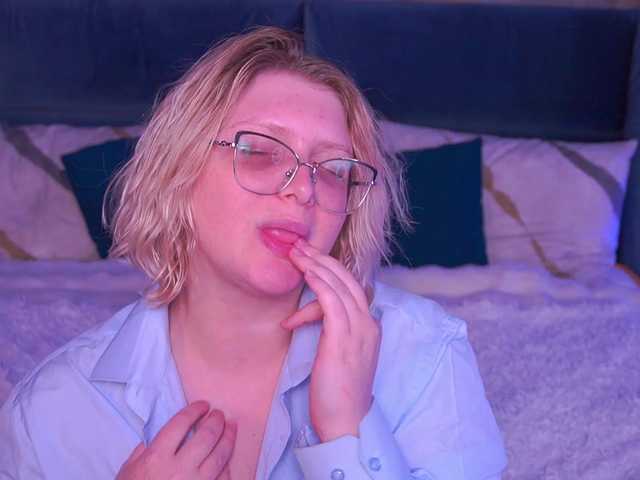 KiraKolobok live webcam show