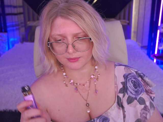 KiraKolobok live cam on BongaCams