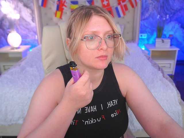 KiraKolobok live cam on BongaCams