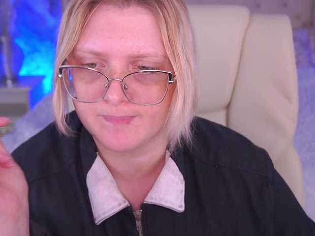 KiraKolobok live cam on BongaCams