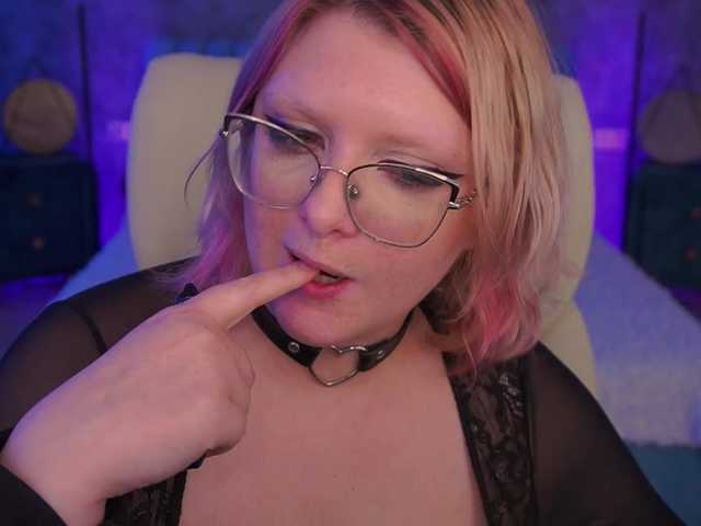 KiraKolobok live cam on BongaCams
