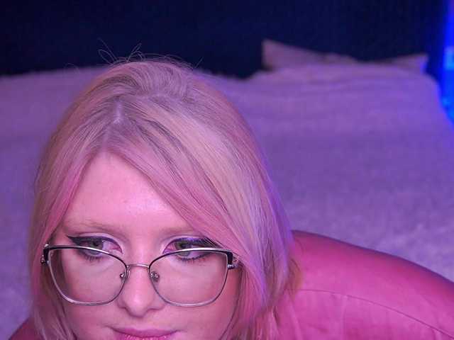 KiraKolobok live cam on BongaCams