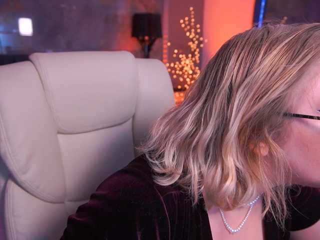 KiraKolobok live cam on BongaCams
