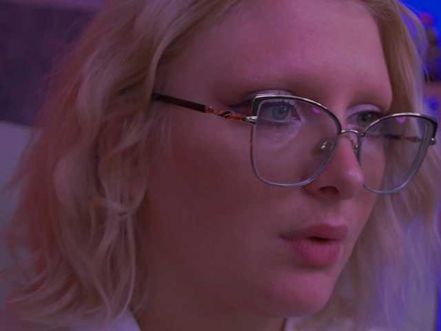 KiraKolobok live cam on BongaCams
