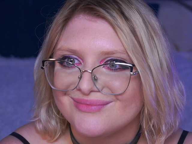 KiraKolobok live webcam show