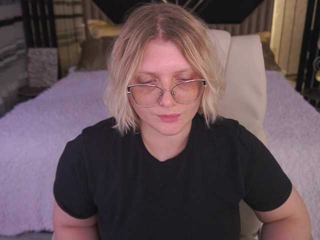 KiraKolobok live cam on BongaCams