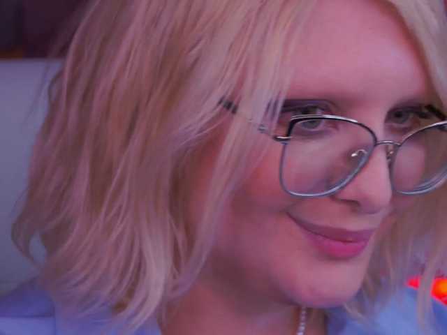 KiraKolobok live cam on BongaCams