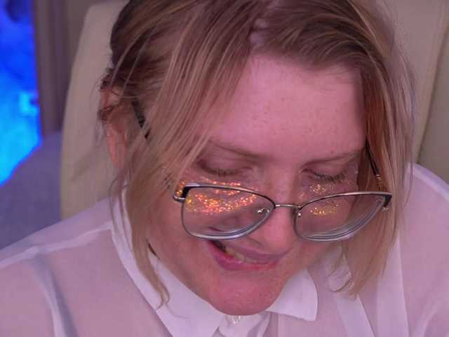 KiraKolobok live cam on BongaCams
