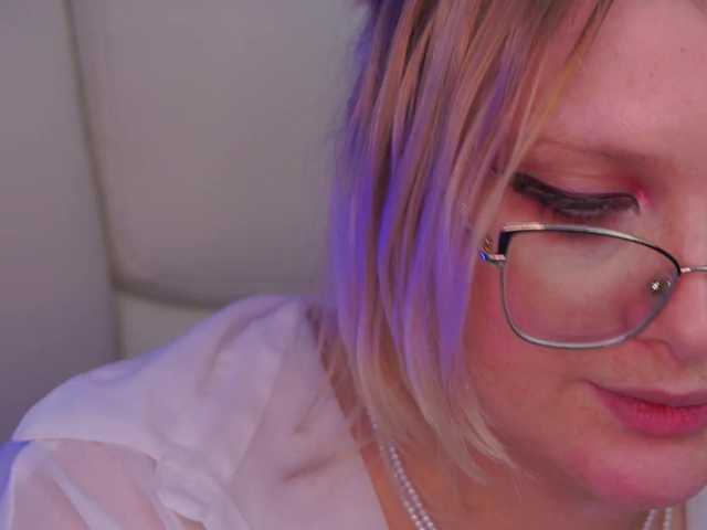 KiraKolobok live webcam show
