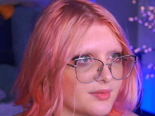 KiraKolobok live cam on BongaCams